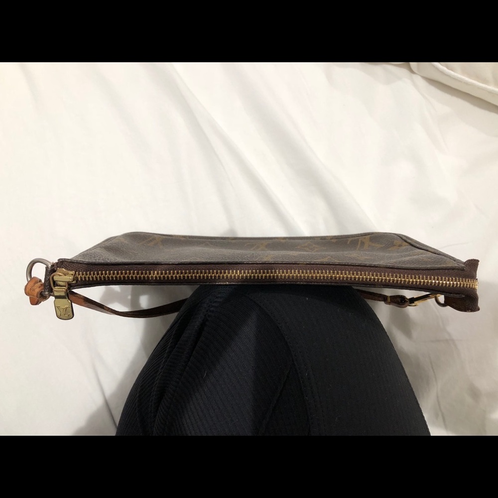 Authentic Louis Vuitton Monogram Pochette! - Picture 6 of 8